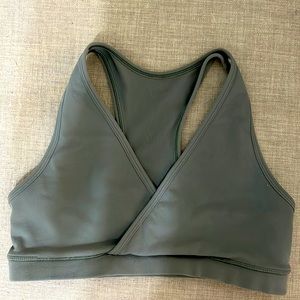 Lululemon cross sports bra
